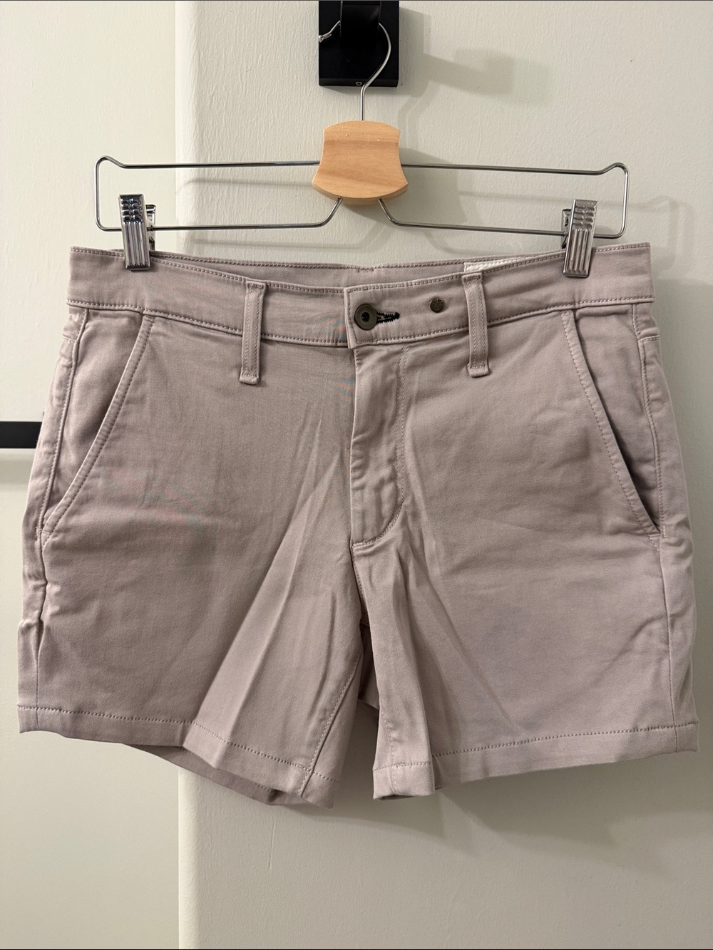 rag & bone Slim Chino 5” Shorts in Light Gray